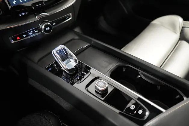 VOLVO XC60 2.0 B5 MH Ultimate Dark AWD