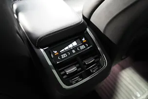VOLVO XC60 2.0 B5 MH Ultimate Dark AWD