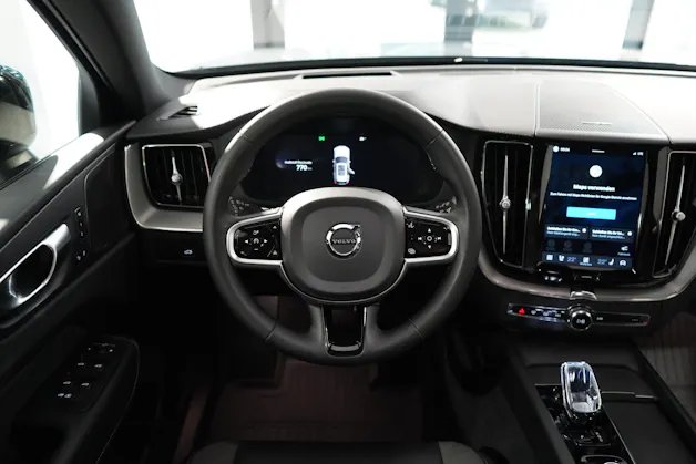 VOLVO XC60 2.0 B5 MH Ultimate Dark AWD
