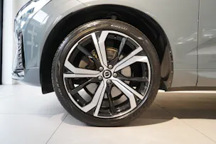VOLVO XC60 2.0 B5 MH Ultimate Dark AWD