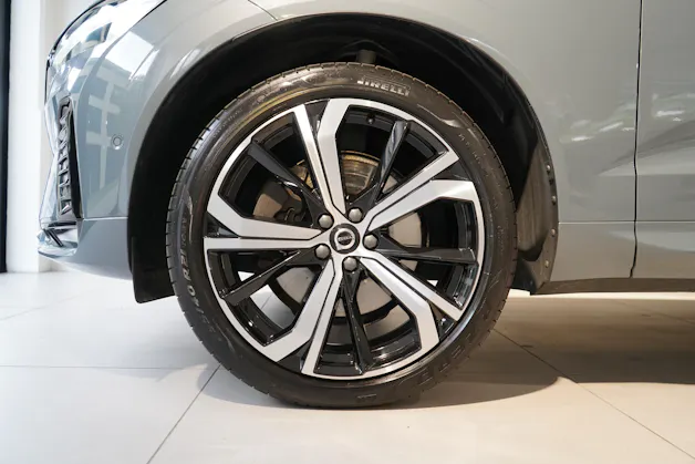 VOLVO XC60 2.0 B5 MH Ultimate Dark AWD