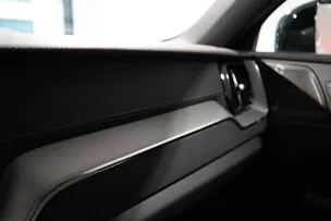 VOLVO XC60 2.0 B5 MH Ultimate Dark AWD