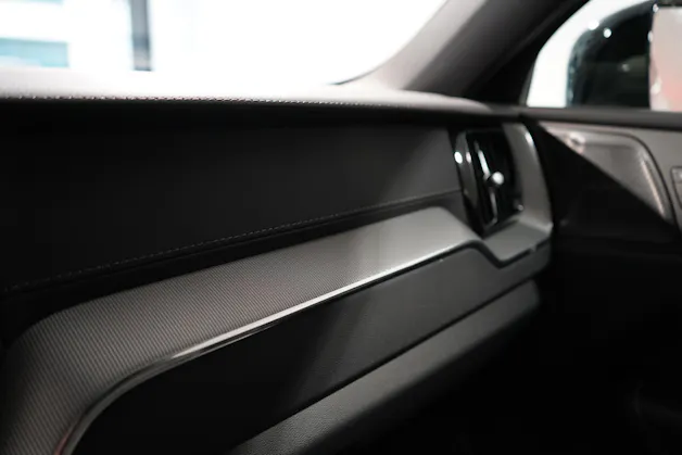 VOLVO XC60 2.0 B5 MH Ultimate Dark AWD