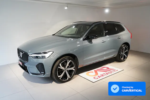 VOLVO XC60 2.0 B5 MH Ultimate Dark AWD