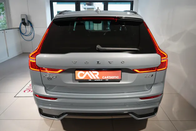 VOLVO XC60 2.0 B5 MH Ultimate Dark AWD