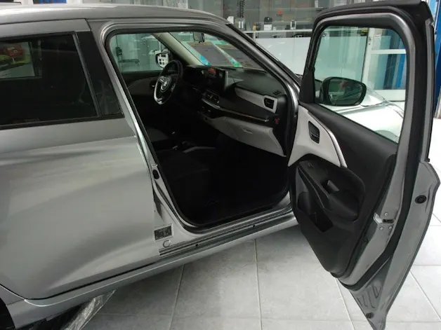 Suzuki Swift 1.2 Sakura Top Hybrid 4x4