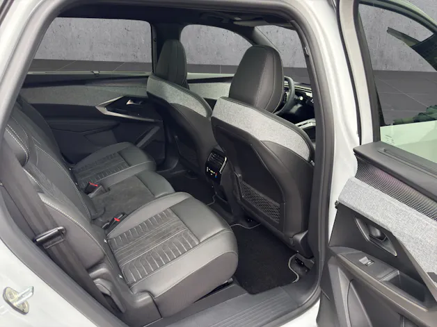 PEUGEOT 5008 1.6 PHEV 225 GT Exclusive