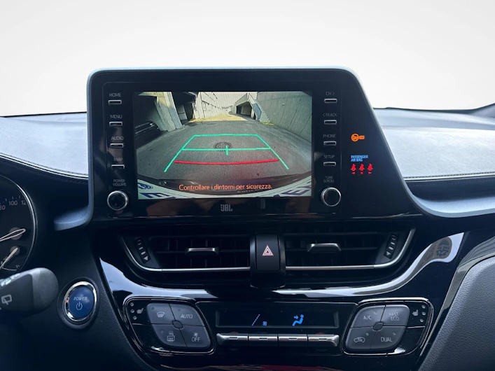 immagine del veicolo TOYOTA C-HR