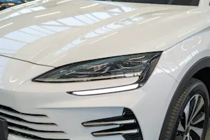 BYD Seal U DM-i Design AWD / Panorama / Head-Up Display / 360 Kamera