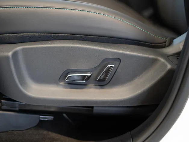 BYD Seal U DM-i Design AWD / Panorama / Head-Up Display / 360 Kamera
