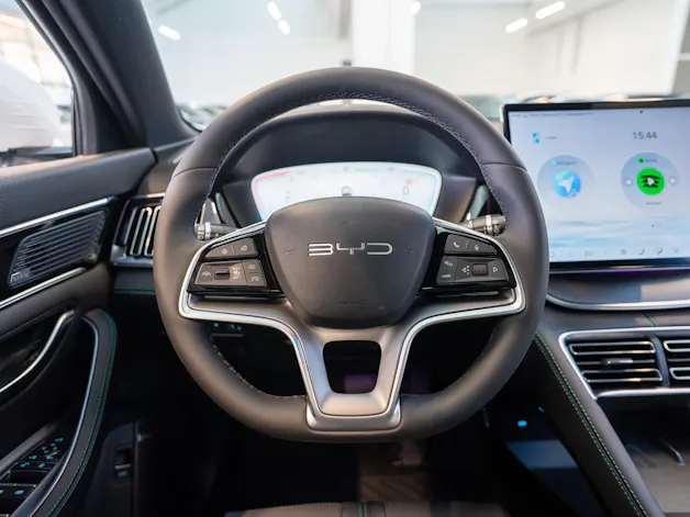 BYD Seal U DM-i Design AWD / Panorama / Head-Up Display / 360 Kamera