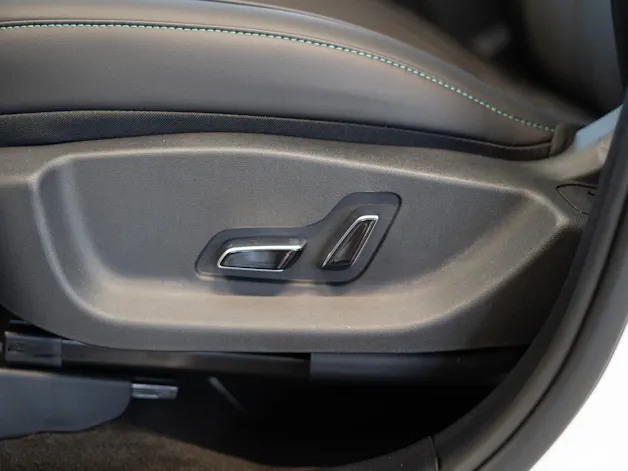 BYD Seal U DM-i Design AWD / Panorama / Head-Up Display / 360 Kamera