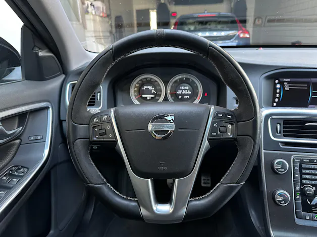VOLVO V60 T6 AWD Summum Heico Geartronic