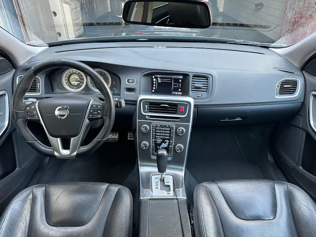 VOLVO V60 T6 AWD Summum Heico Geartronic