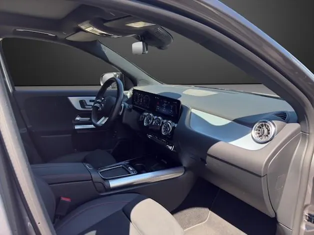 MERCEDES-BENZ GLA 220d 4Matic 8G-DCT