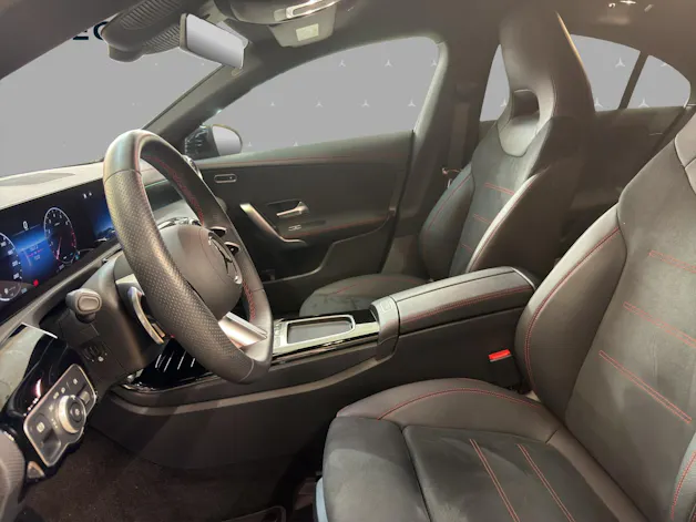 MERCEDES-BENZ CLA 200 - AMG / DISTRONIC / 360 Grad Kamera / Night-Paket