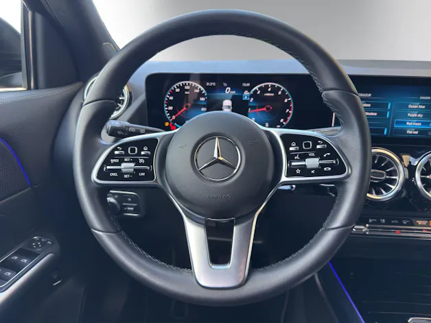 MERCEDES-BENZ GLA 200 Progressive