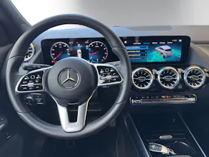 MERCEDES-BENZ GLA 200 Progressive