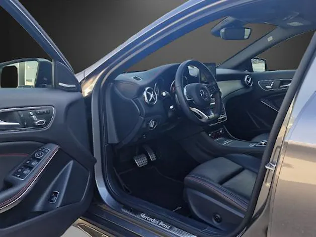 MERCEDES-BENZ GLA 250 AMG Line 4Matic