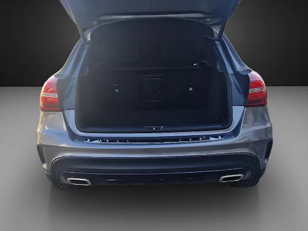 MERCEDES-BENZ GLA 250 AMG Line 4Matic