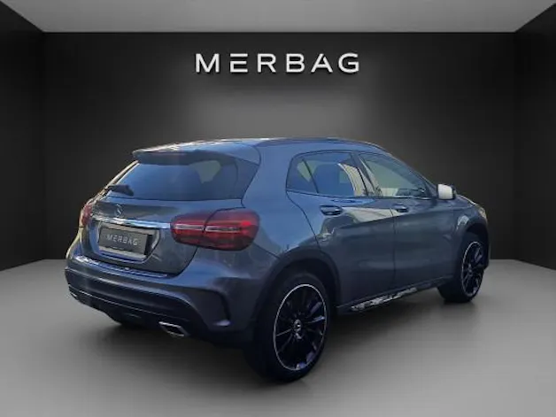 MERCEDES-BENZ GLA 250 AMG Line 4Matic