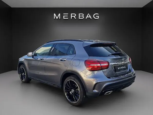 MERCEDES-BENZ GLA 250 AMG Line 4Matic
