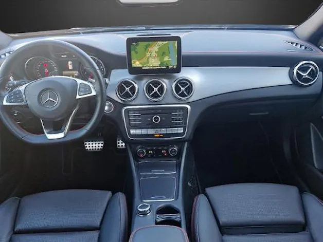 MERCEDES-BENZ GLA 250 AMG Line 4Matic