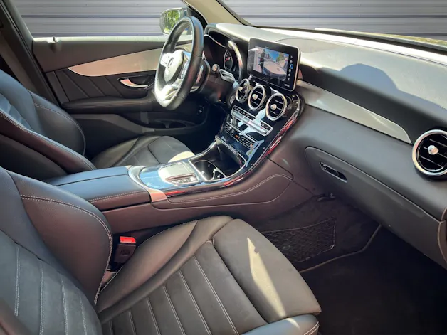 MERCEDES-BENZ GLC 300 AMG Line 4Matic 9G-Tronic