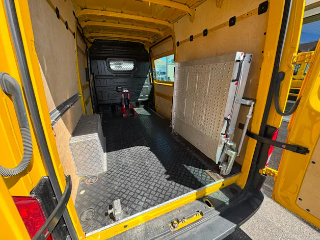 VW Crafter 35 2.0 TDI L3 4Motion Motorrad-Transporter