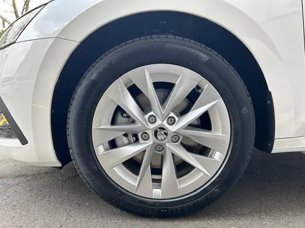 SKODA Octavia Combi 2.0 TDI DSG Selection