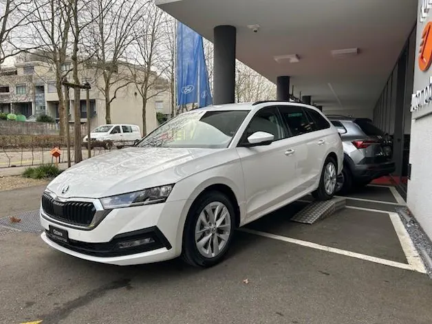SKODA Octavia Combi 2.0 TDI DSG Selection