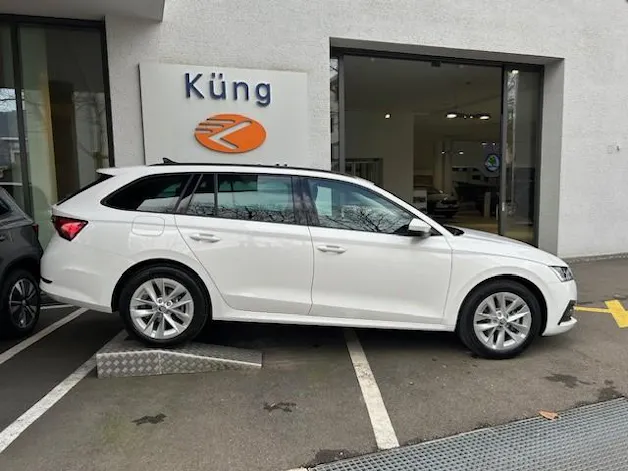 SKODA Octavia Combi 2.0 TDI DSG Selection