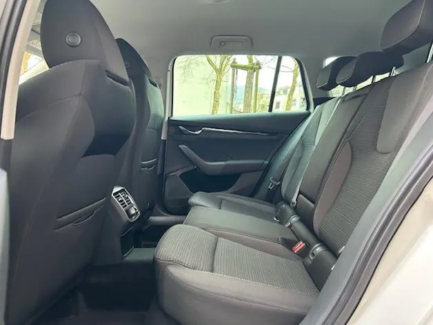 SKODA Octavia Combi 2.0 TDI DSG Selection