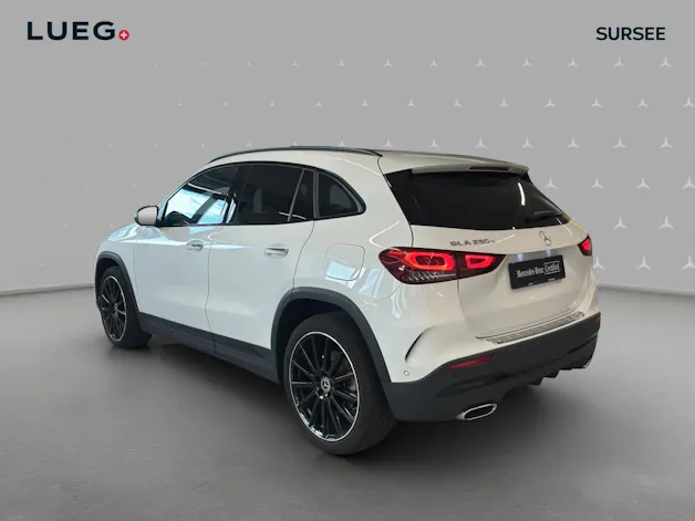 MERCEDES-BENZ GLA 250e AMG Line 8G-DCT