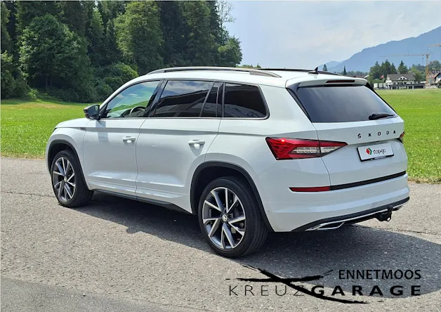 SKODA Kodiaq 2.0 TSI 4x4 Sport Line *8-fach bereift+AHK+Panodach*