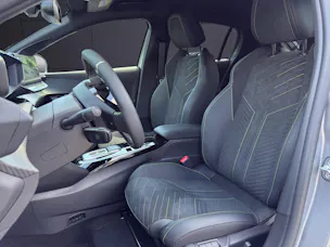 PEUGEOT 208 1.2 MHEV GT Exclusive