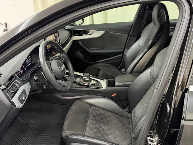 AUDI RS4 Avant quattro tiptronic
