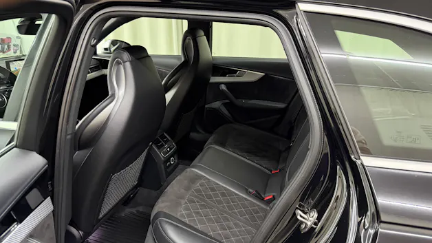 AUDI RS4 Avant quattro tiptronic