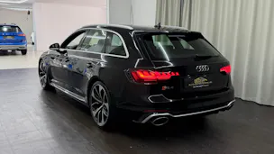 AUDI RS4 Avant quattro tiptronic