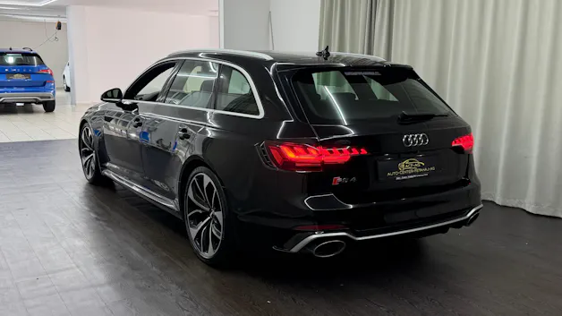 AUDI RS4 Avant quattro tiptronic