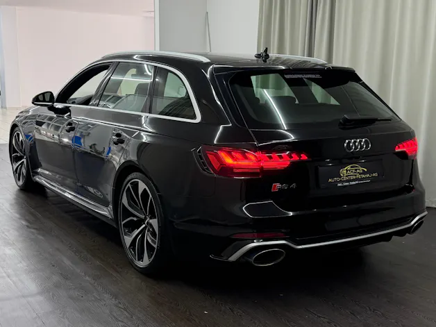AUDI RS4 Avant quattro tiptronic