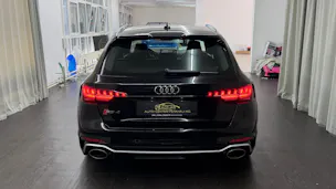 AUDI RS4 Avant quattro tiptronic