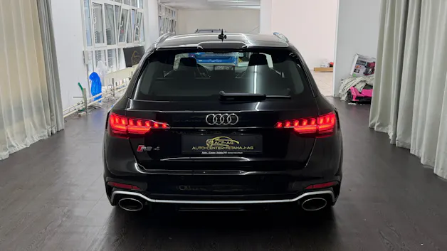 AUDI RS4 Avant quattro tiptronic