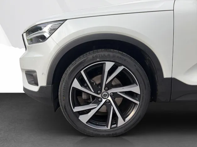VOLVO XC40 2.0 B5 MH R-Design AWD