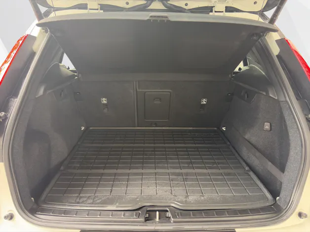 VOLVO XC40 2.0 B5 MH R-Design AWD