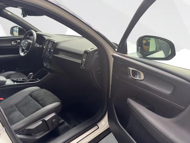 VOLVO XC40 2.0 B5 MH R-Design AWD