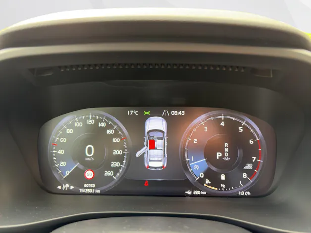 VOLVO XC40 2.0 B5 MH R-Design AWD