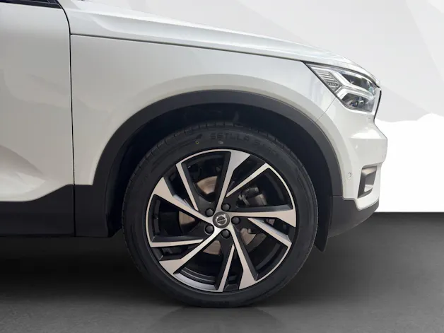 VOLVO XC40 2.0 B5 MH R-Design AWD