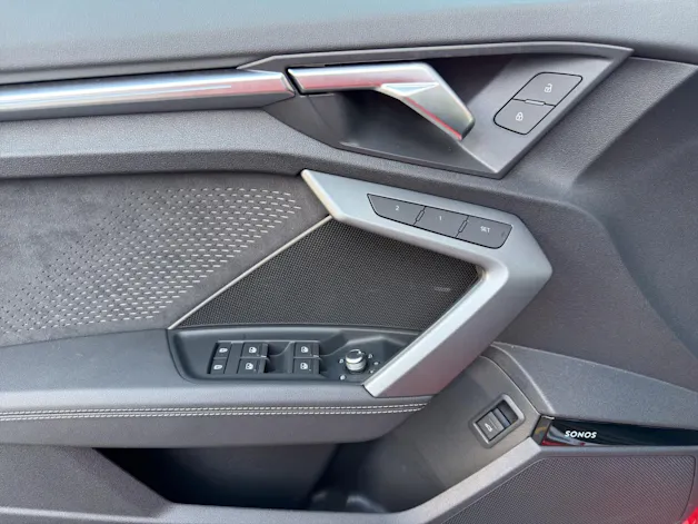 AUDI S3 Limousine TFSI quattro S-tronic