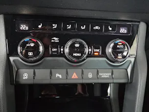 SKODA Karoq 1.5 TSI SportLine DSG